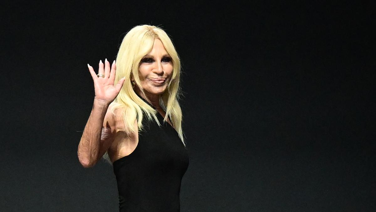 Profil Donatella Versace, Desainer Kreatif yang Hebohkan Dunia karena Mundur dari Versace