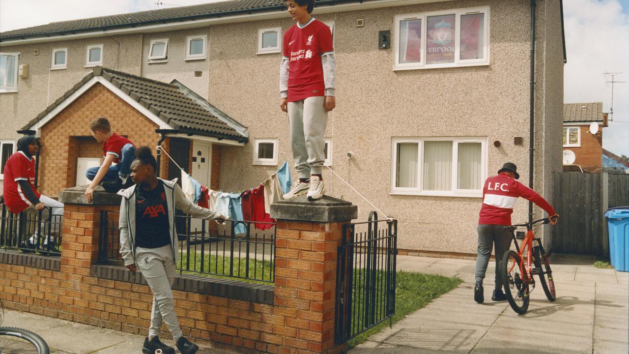 Kostum terbaru Liverpool untuk musim 2020/2021 telah resmi diluncurkan