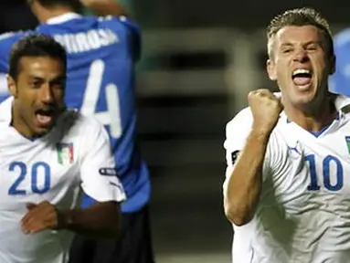Selebrasi striker Antonio Cassano yang turut mencetak gol kemenangan Italia atas Estonia di partai kualifikasi Euro 2012, 3 September 2010. AFP PHOTO/RAIGO PAJULA