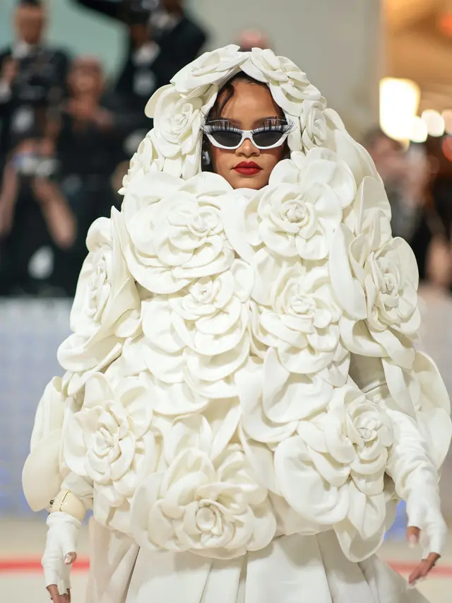 Detail dress Met Gala 2023 Rihanna