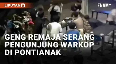 Aksi kriminal oleh rombongan remaja terjadi di Tanjung Hulu, Pontianak, Kalimantan Barat pada Jumat (15/3/2024) malam. Para pelaku secara tiba-tiba menyerang pengunjung di warung kopi yang sedang nongkrong. Pelaku terekam membawa senjata tajam saat b...