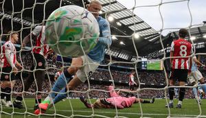 Manchester City berhasil memetik poin penuh dalam laga lanjutan Liga Inggris 2025/2026 saat menjamu Brentford di Etihad Stadium, Manchester, Inggris, Sabtu (09/05/2026) waktu setempat. (AFP/Darren Staples)
