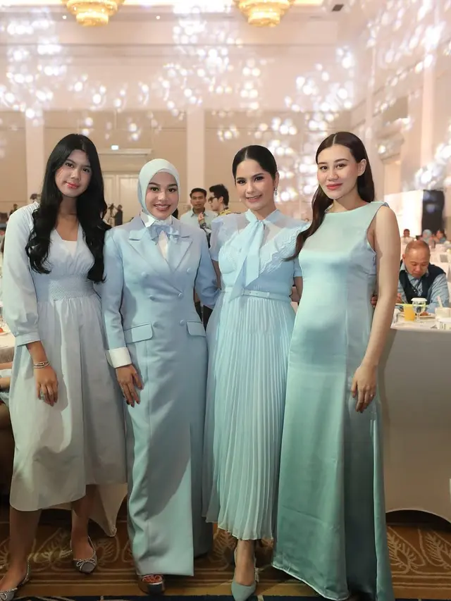 6 Gaya Kembar Annisa Pohan dan Almira Yudhoyono di Acara Peluncuran Skincare Ashanty, Elegansi dalam Balutan Baby Blue