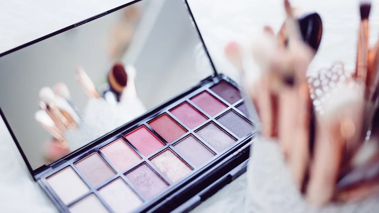 Ilustrasi Makeup