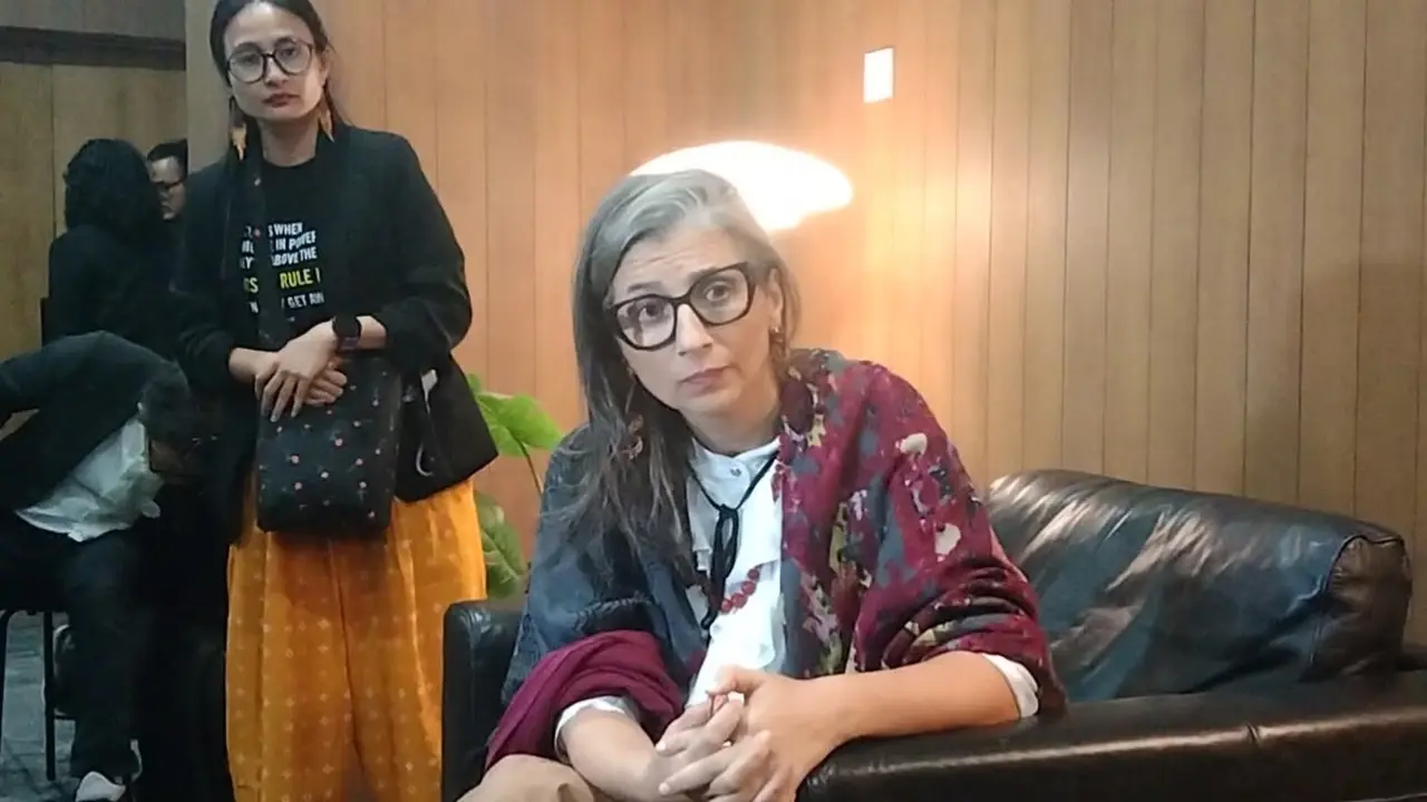 Pelapor Khusus Perserikatan Bangsa-Bangsa (PBB) untuk wilayah pendudukan Palestina, Francesca Albanese saat berbincang dengan wartawan. (Liputan6/Uliyanti Mahyani)