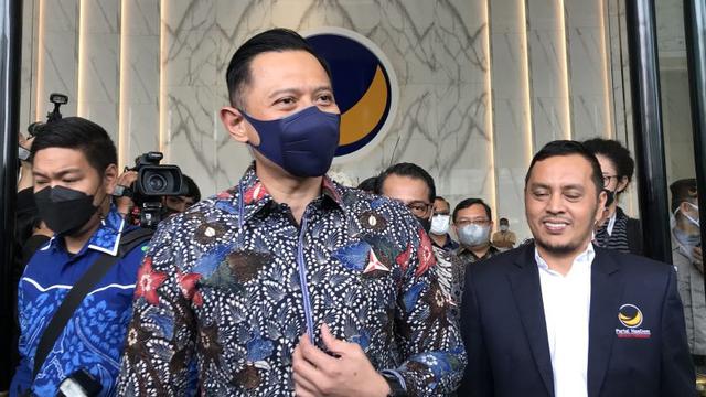 Ketua Umum DPP Partai Demokrat Agus Harimurti Yudhoyono memberi keterangan kepada media usai pertemuan dirinya dengan Ketua Umum DPP Partai NasDem di Kantor DPP Partai NasDem, Jakarta, Selasa (29/3/2022) (ANTARA/Genta Tenri Mawangi)