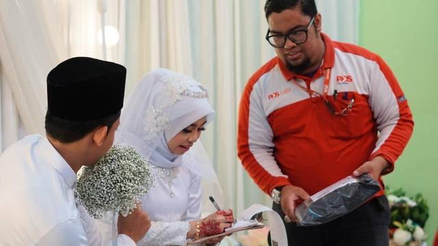 Bak Model, 6 Pose Kocak Orang saat Terima Paket Ini Bikin Geleng Kepala