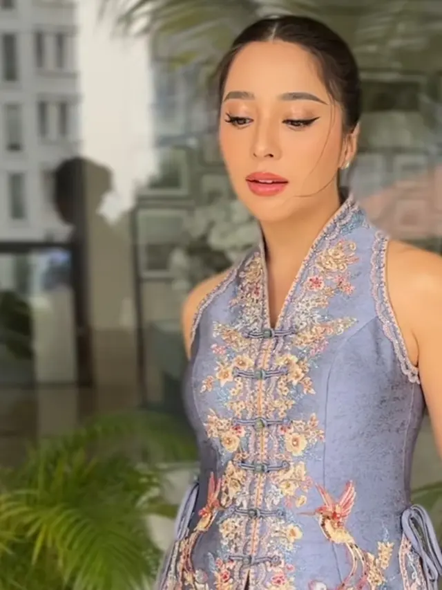 Pesona Nikita Willy Dibalut Baju Chinese Qipao. [@melinathemua]