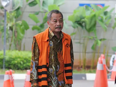 Mantan Ketua Pengadilan Tinggi Manado, Sudiwardono tiba di Gedung KPK, Jakarta, Rabu (31/1). Sudiwardono diperiksa terkait kasus dugaan suap untuk mengamankan putusan banding dengan terdakwa Marlina Moha. (Liputan6.com/Herman Zakaharia)