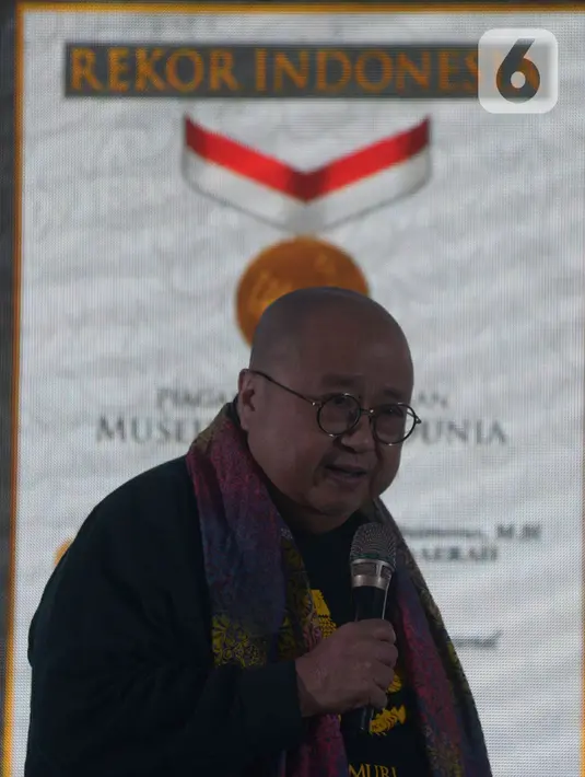 Pendiri MURI, Jaya Suprana memberikan sambutan saat Launching ETLE Development Program di Polda Metro Jaya, Jakarta, Kamis (5/12/2019). Polda Metro luncurkan inovasi layanan publik seperti ETLE development program, E-drive, aplikasi Satpam Mantab, dan aplikasi Help Renakta. (merdeka.com/Imam Buhori)