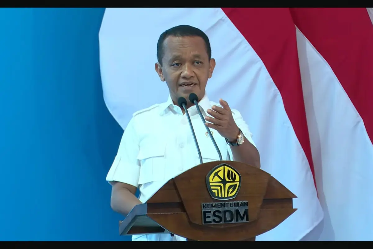 Menteri ESDM Bahlil Lahadalia saat memberikan sambutan pada peluncuran program Biodiesel B50 di Karawang, Kamis (9/7/2026)