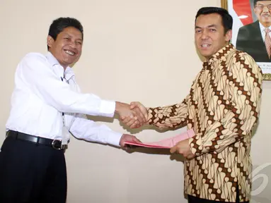Pengangkatan Silmy Karim (kiri) sebagai dirut PT Pindad (Persero) periode 2014-2019, Jakarta, Senin (22/12/2014).(Liputan6.com/Miftahul Hayat)