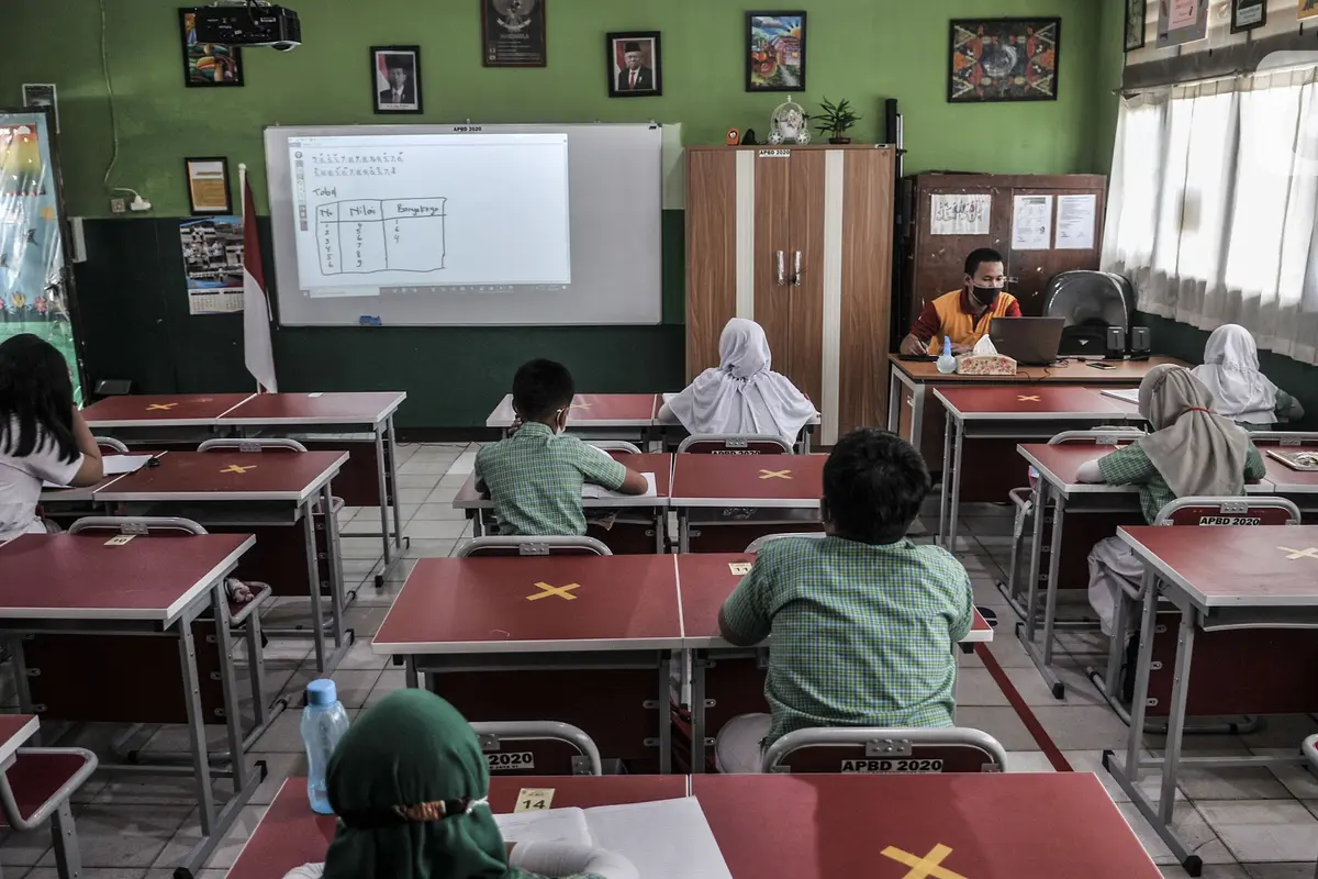 Siswa SD di Bekasi Kembali Sekolah Tatap Muka
