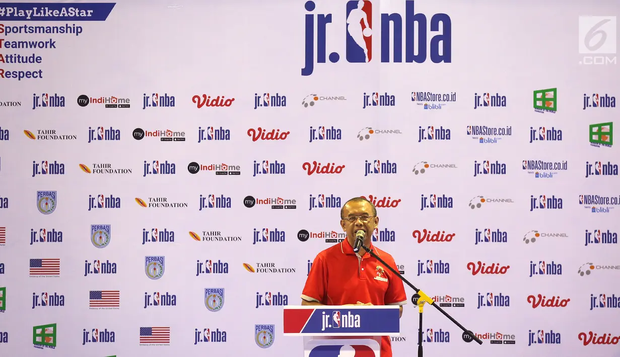 Sekretaris Kemenpora Gatot S. Dewa Broto, memberi sambutan pada Jr. NBA Indonesia Camp 2019 di Cilandak Sports Center, Jakarta, Minggu (31/3). Jr. NBA Indonesia Camp ditutup dengan terpilihnya lima anak perempuan dan laki-laki terbaik sebagai Jr. NBA All-Stars 2019. (Liputan6.com/Fery Pradolo)