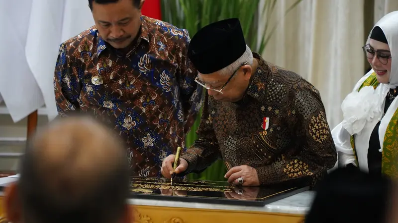 Wakil Presiden K.H. Ma’ruf Amin bersama Pj. Bupati Garut Barnas Adjidin, mencanangkan pengembangan sarana prasarana TWA Talaga Bodas, Garut, Jawa Barat, menuju kawan wisata kelas dunia. (Liputan6.com/Jayadi Supriadin)