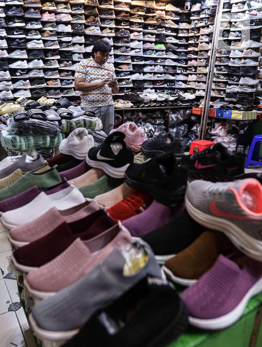 <p>Pasalnya apabila dolar AS naik terlampau tinggi juga tidak baik terhadap konsumsi mengingat Indonesia masih mengimpor banyak barang. (Liputan6.com/Angga Yuniar)</p>