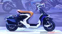 Yamaha merilis skutik konsep bernama Yamaha 04GEN di gelaran Vietnam Motorcycle Show. Desainnya mirip Vespa 946.