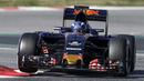  Max Verstappen mencatat waktu tercepatnya yaitu 1m25,176s dari 144 lap pada sesi tes pramusim kedua di Sirkuit Catalunya, Barcelona, selasa (2/3/2016) malam WIB. (REUTERS/Albert Gea)