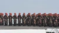 Sebanyak 18.580 prajurit TNI dari tiga angkatan dan 526 Alutsista ditampilkan dalam puncak HUT TNI ke 69, Surabaya, Selasa (07/10/2014) (Liputan6.com/Johan Tallo) 
