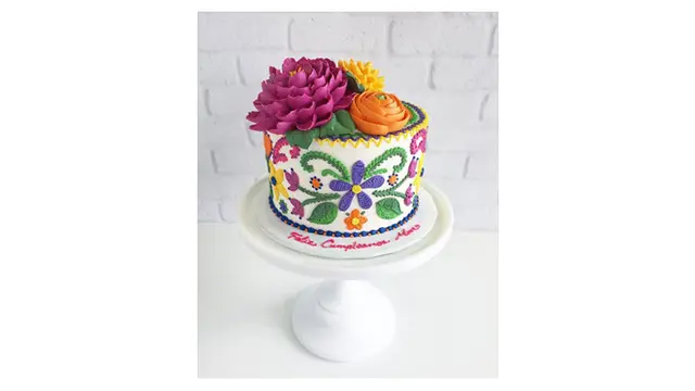Wanita Ini Buat Desain Kue Bak Hiasan Bordir, 6 Hasilnya Keren Banget