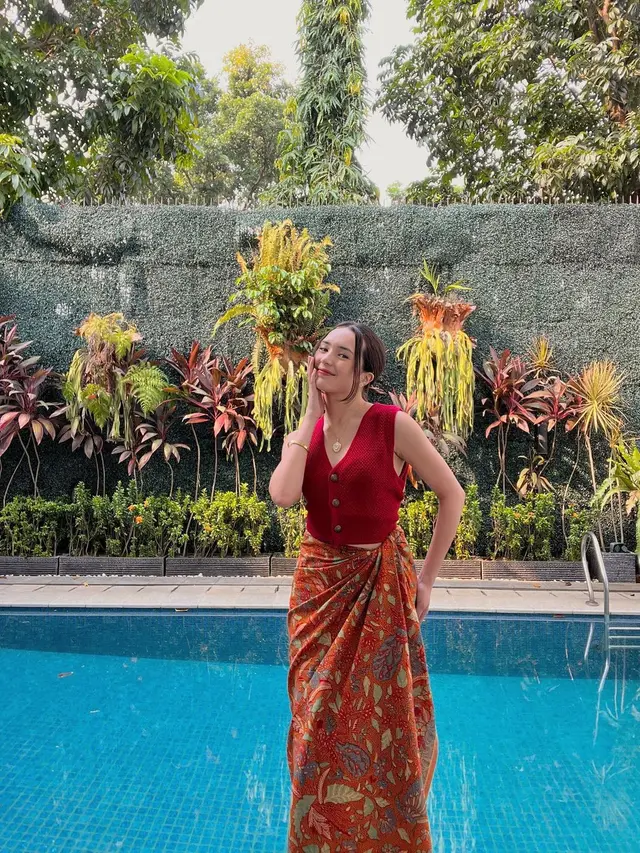 8 Inspirasi Outfit Merah Putih untuk Rayakan 17 Agustus, dari Tissa Biani, Sandrinna Michelle, hingga Dian Sastrowardoyo