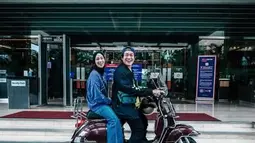 Melki Bajaj pecinta vespa tua sering motoran tapi tetap glowing ya guys (Source: Ist)