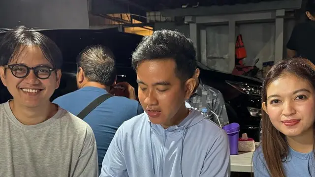 Penampilan Gibran Rakabuming dan Selvi Ananda Makan Malam di Kaki Lima