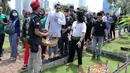 Ditemui di TPU Karet Bivak, Jakarta Pusat, Jumat (26/1/2018), Reza menceritakan agendanya mengunjungi makam Benyamin Sueb dan kemudian akan bersilaturahmi ke keluarga pemeran Pengki tersebut. (Deki Prayoga/Bintang.com)