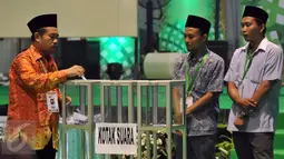 Suasana pemungutan suara bakal calon ketum PBNU periode 2015-2020 pada Muktamar NU ke-33 di Jombang, Rabu (5/8/2015). Pemungutan suara bakal calon ketum PBNU tersebut diikuti 378 peserta yang terverifikasi dari 508 peserta. (Liputan6.com/Johan Tallo)