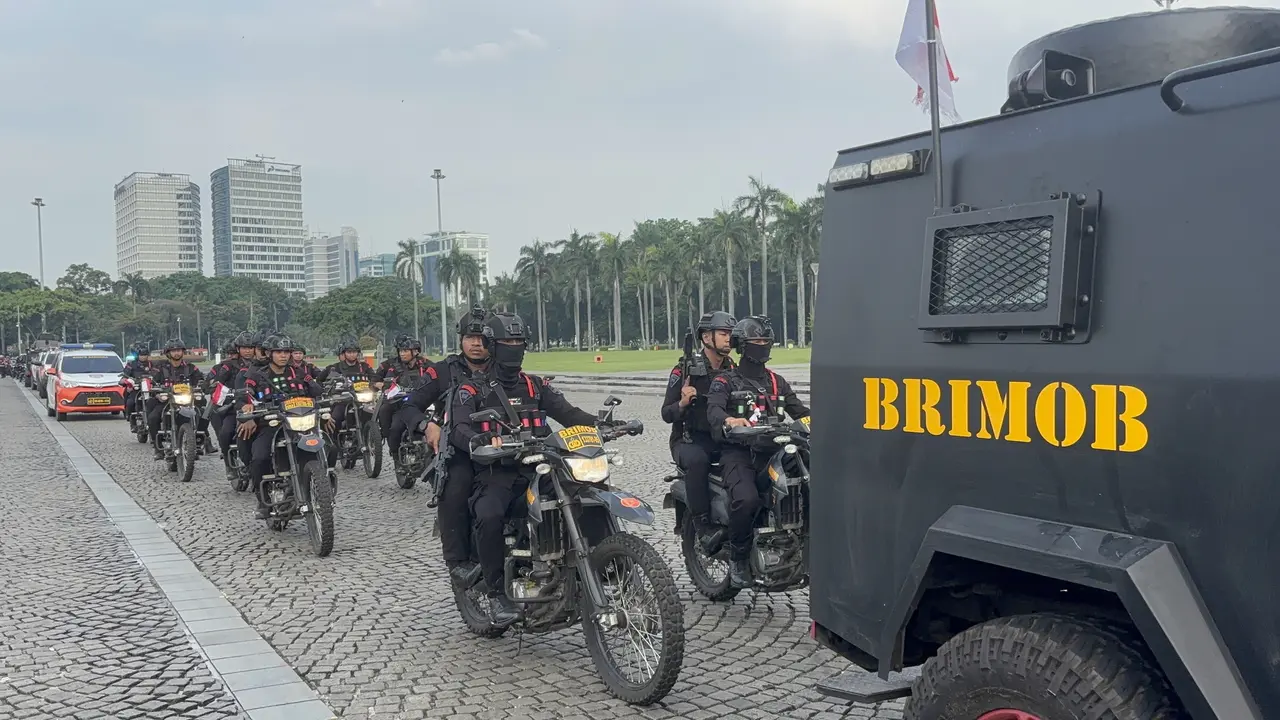 Polda Metro Jaya menggelar patroli skala besar di sejumlah titik Jakarta untuk menjaga situasi keamanan pascaaksi unjuk rasa yang berakhir ricuh selama beberapa hari terakhir (Liputan.com/Ady Anugrahadi)