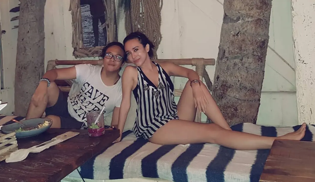 Hal tersebut wajar lantaran Dea Ananda mempunyai wajah yang muda padahal umurnya sudah kepala tiga. (Foto: instagram.com/dea_ananda)