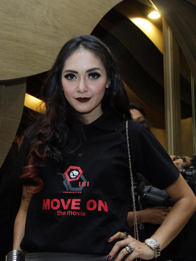 Richa Iskak Tak Alami Kesulitan Jadi Istri Mantan 