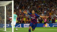 Striker Barcelona, Luis Suarez, merayakan gol yang dicetaknya ke gawang Inter Milan pada laga Liga Champions di Stadion Camp Nou, Barcelona, Rabu (2/10). Barcelona menang 2-1 atas Inter. (AFP/Lluis Gene)