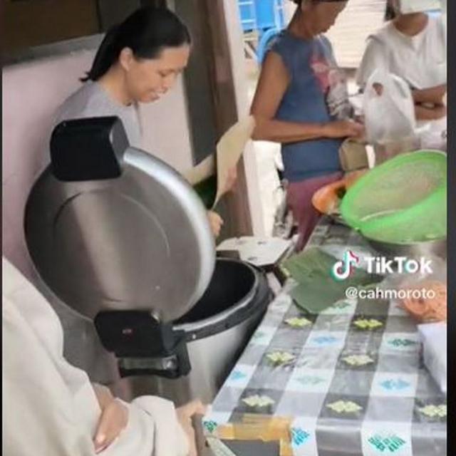 Promosi Kreatif Pedagang Nasi Pecel, Bikin Spanduk Mirip Caleg Lengkap dengan Programnya