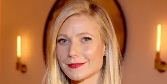 Gwyneth Paltrow dikabarkan mengganggu kekasih mantan suaminya, Chris Martin yang bernama Annabelle Wallis. Pasca bercerai, Chris memang telah menjalin asmara dengan wanita baru. (AFP/Bintang.com)
