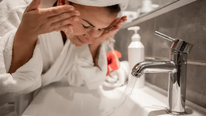 Double Cleansing Adalah Kunci Menuju Kulit Sehat, Ini Cara yang Tepat untuk Melakukannya