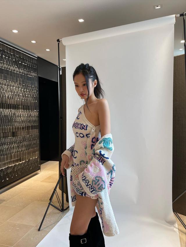 8 Pesona Jennie Blackpink saat Hadiri Paris Fashion Week 2023, Jadi Sorotan