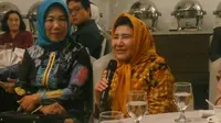 Menkopolhukam Mahfud MD bercerita tentang kenangan bersama dengan sang istri dan hidupnya yang penuh kejutan dalam silaturahmi akademisi Yogyakarta. (Liputan6.com/ Switzy Sabandar)