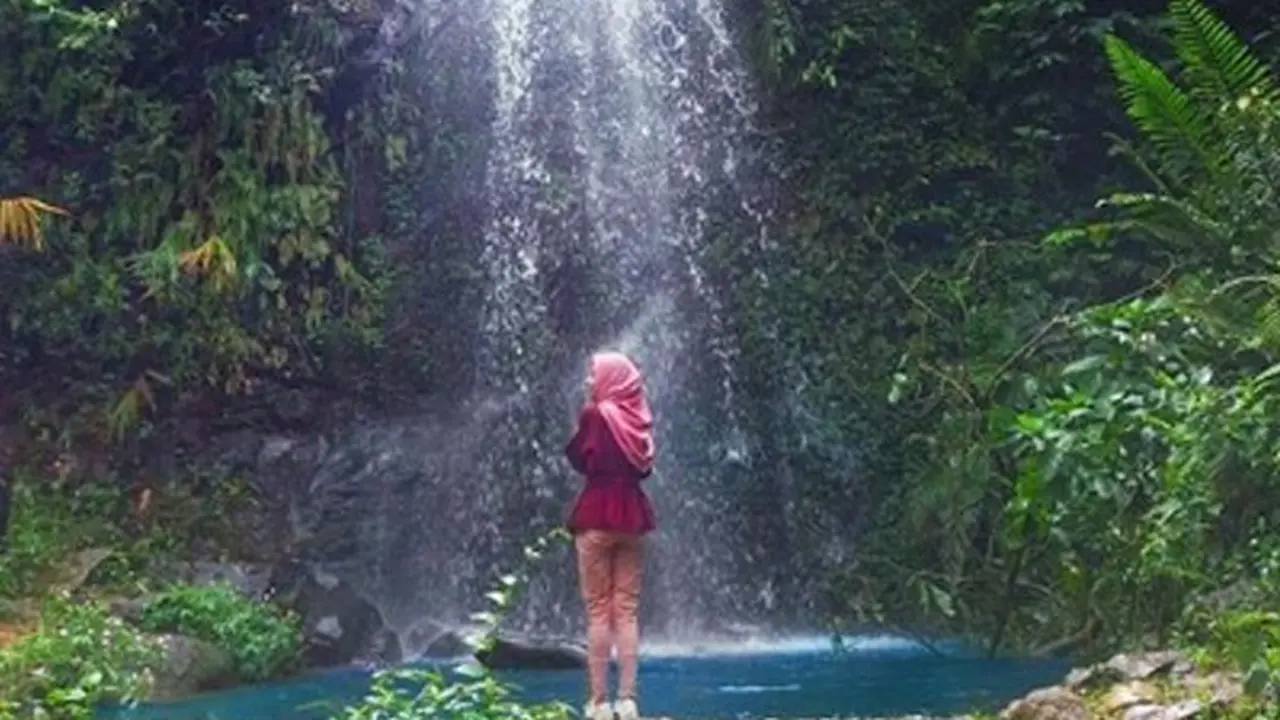 Menikmati Kesegaran Air Terjun Curug Pamoyanan Indah Purwakarta