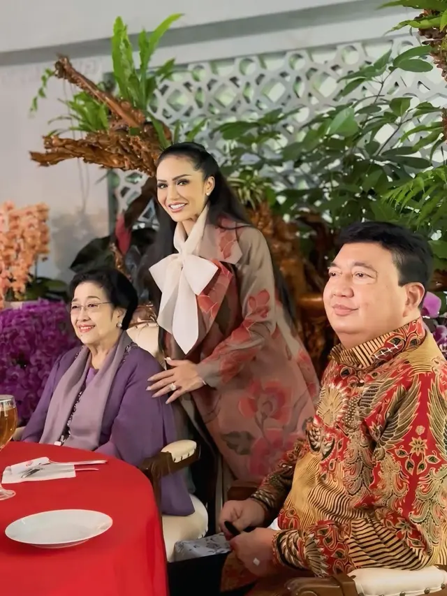 Megawati dan Krisdayanti. (Foto: Dok. Instagram @krisdayantilemos)
