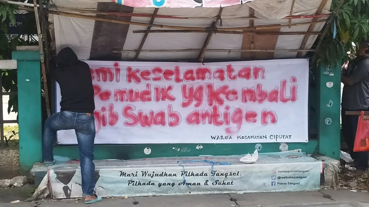 Warga Tangerang Pasang Spanduk