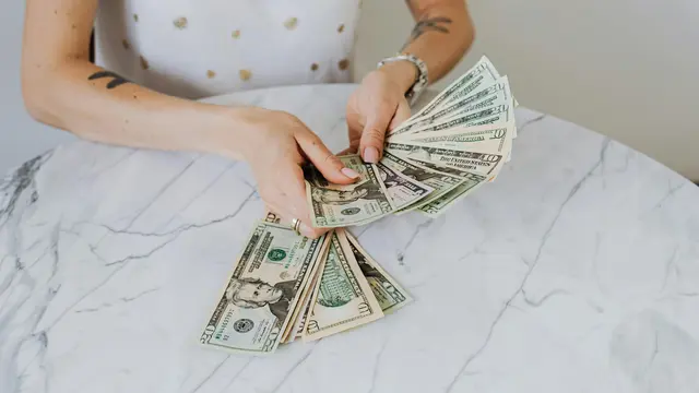 Miliuner tidak kaya dengan instan