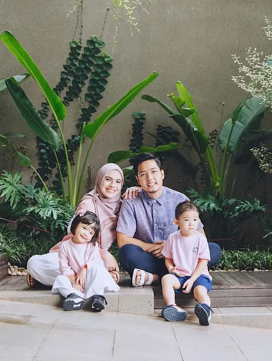 Nycta Gina dan Kinos (Instagram/missnyctagina)