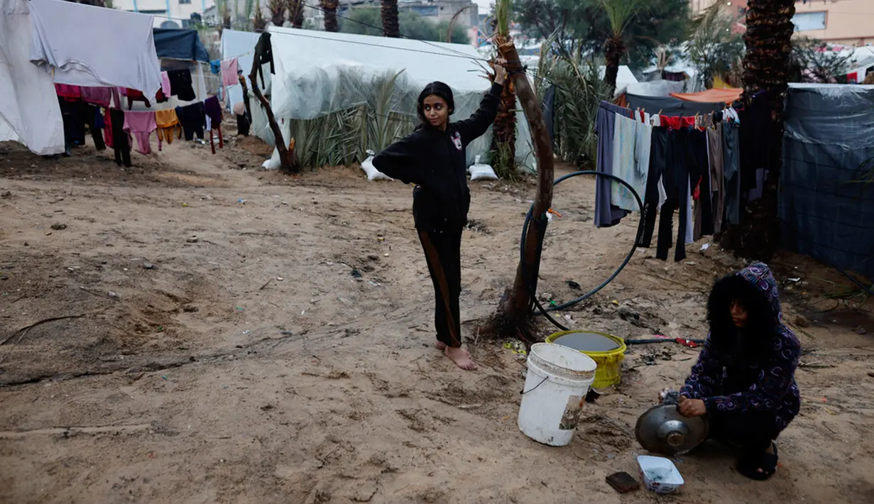 Israel Bombardir Gaza, Warga Dirikan Tenda Pengungsian di Khan Younis