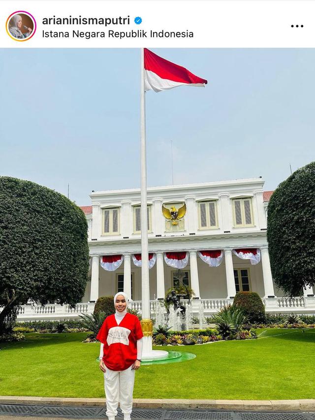 Putri Ariani mengunggah foto di Instagram, ia sedang berada di Istana Negara Jakarta untuk berlatih mengisi acara Upacara Peringatan Hari Kemerdekaan RI, 17 Agustus 2023.