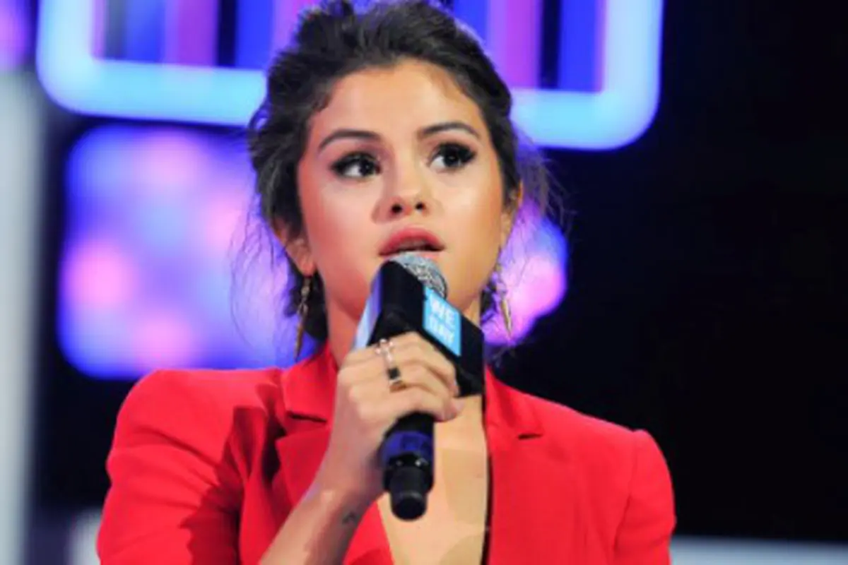  Dunia Hiburan Hollywood Buat Selena Gomez Tertekan?