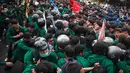 Mahasiswa melakukan aksi protes terhadap kenaikan harga Bahan Bakar Minyak (BBM) non-subsidi dan program Makan Bergizi Gratis (MBG) di Jakarta, Senin 15 Juni 2026. (Aditya Irawan/AFP)