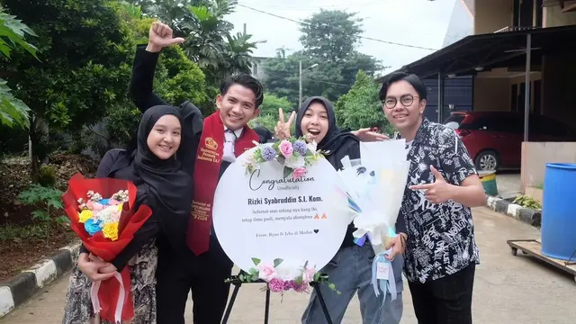 6 Potret Rizki DA Lulus Sidang Skripsi Didampingi Hersa Rahayu, Jadi Hadiah Ultah