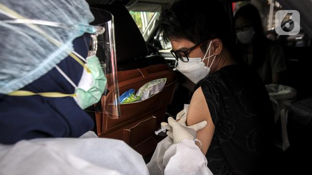 FOTO: Pelaksanaan Vaksinasi Virus Corona COVID-19 Secara Drive-Thru