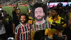 Bek Brasil Marcelo berfoto saat presentasi resminya sebagai pemain baru Fluminense di stadion Maracana di Rio de Janeiro, Brasil pada 10 Maret 2023. Marcelo, juara Eropa lima kali bersama Real Madrid, bergabung dengan Fluminense hingga Desember 2024. (AFP/Carl De Souza)